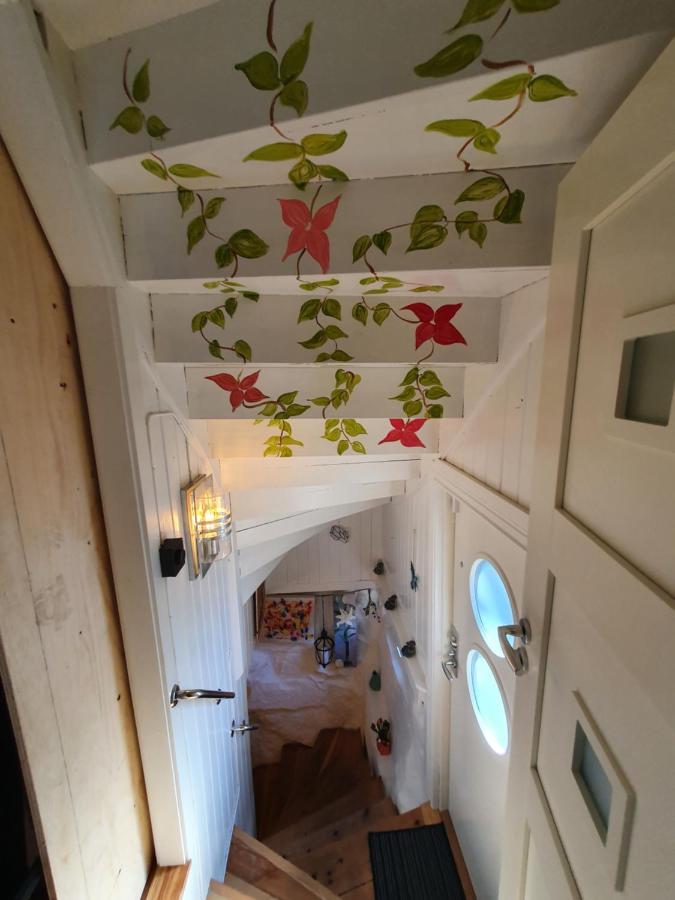 Downstairs * Gotemburgo